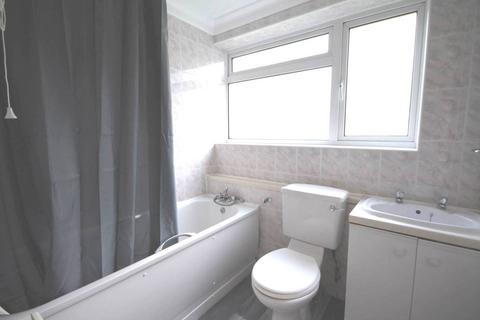 2 bedroom flat for sale, Wessex Drive, Erith DA8