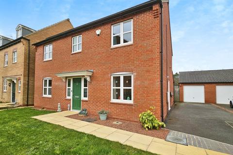 4 bedroom detached house for sale, Justinian Close, Hucknall, NG15