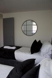 3 bedroom house to rent, South Eighth Street, Milton Keynes MK9