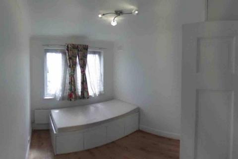 4 bedroom bungalow to rent - Lyndhurst Avenue, Pinner, HA5 3UZ