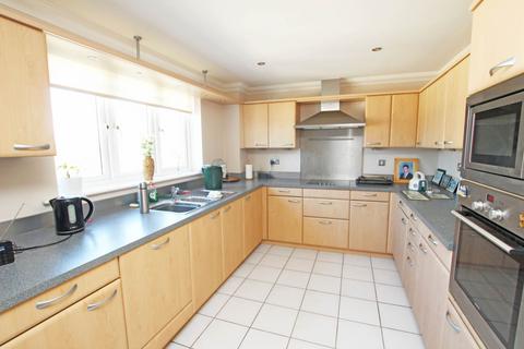 3 bedroom flat for sale, The Mansions, 23 Compton Street, BN21 4AP