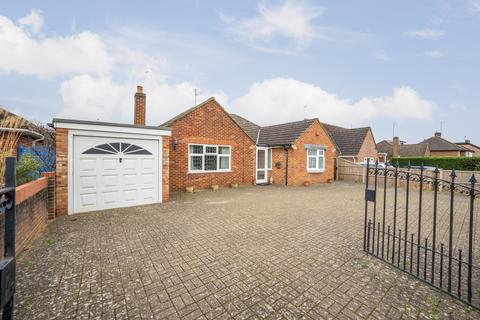 4 bedroom bungalow for sale - Butts Hill Road, Woodley, Reading, RG5 4NT