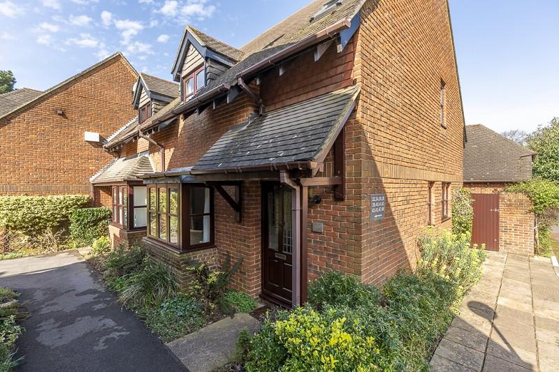 Garden Mews, Warsash, Southampton, Hampshire. SO31 9GW 2 bed end of