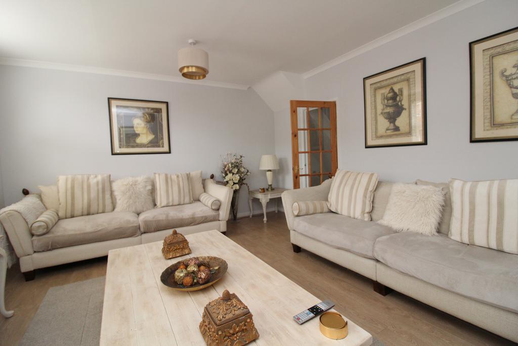 Delightful fully furnished apartment in the centr