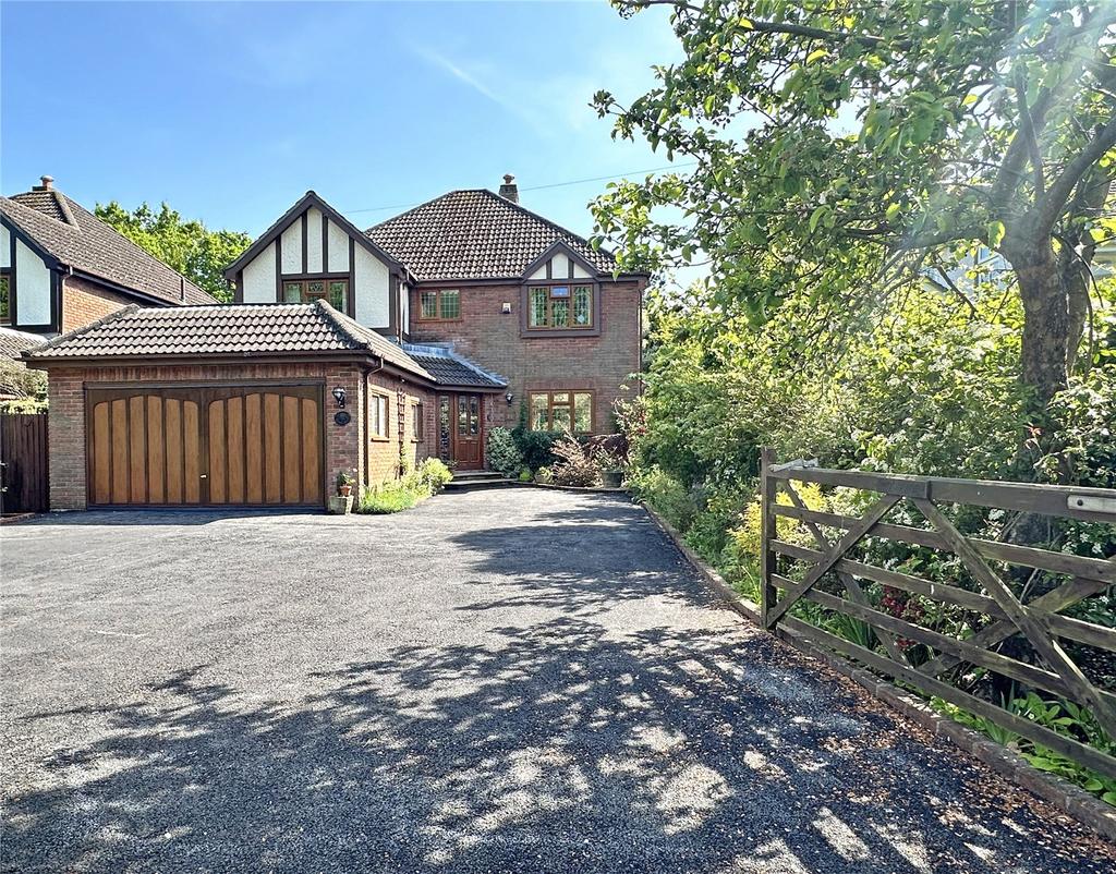 Brook Avenue, New Milton, Hampshire... 4 bed detached house for sale