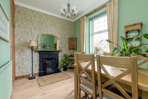 11 Lennie Cottages Craigs Road, Edinburgh, EH12 0BB