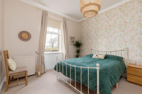11 Lennie Cottages Craigs Road, Edinburgh, EH12 0BB