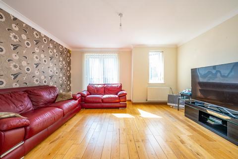 3 bedroom terraced house for sale, Fielding Way, Leeds, LS27