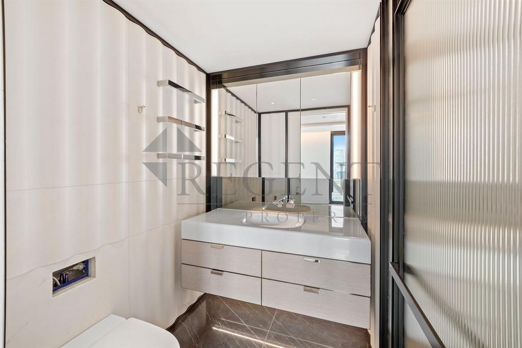 Main ensuite