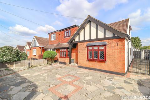 4 bedroom bungalow for sale - New Place Gardens, Upminster, RM14