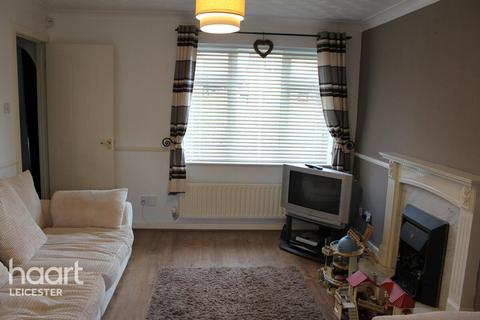 2 bedroom semi-detached house to rent, Hollowtree Road, Leicester