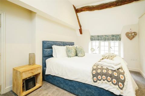 3 George Yard, Burford, OX18 4QN