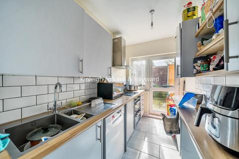 634 Downham Way, Bromley, BR1 5HN