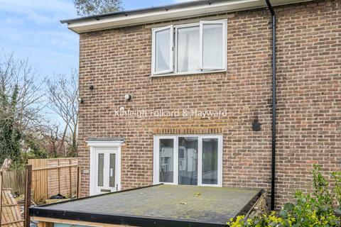 634 Downham Way, Bromley, BR1 5HN