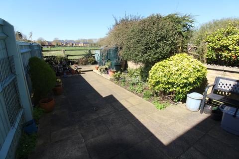 4 Barlow Close, Milcombe, Banbury, OX15 4SB