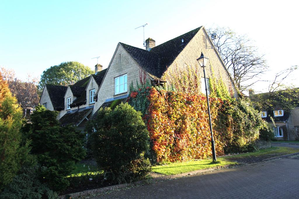 Old Close, Bledington OX7 3 bed end of terrace house for sale £