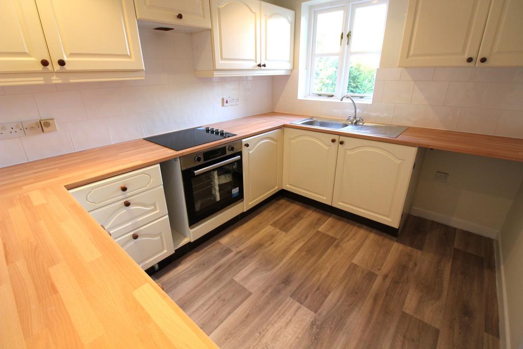 Old Close, Bledington OX7 3 bed end of terrace house for sale £