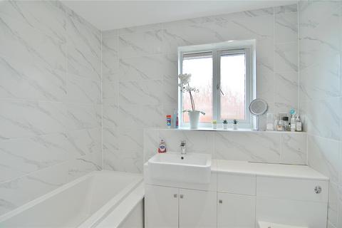 25 Arrowsmith Drive, Stonehouse, GL10 2QS