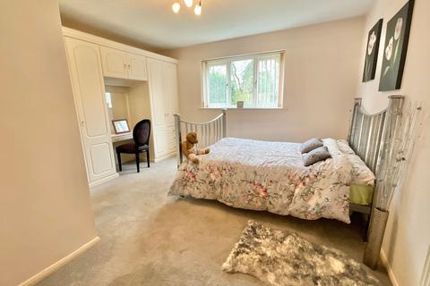 3 bedroom detached bungalow for sale, Greenside, Yarnfield, ST15
