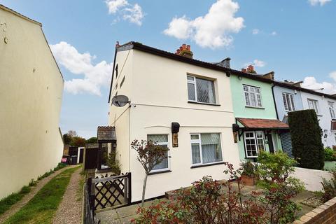 2 bedroom cottage for sale - Wakering Road, Shoeburyness, SS3