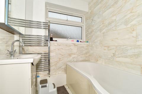 41 Edgeworth Close, Whyteleafe, CR3 0BW