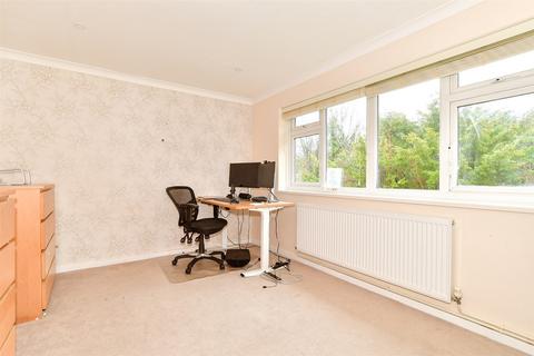 41 Edgeworth Close, Whyteleafe, CR3 0BW