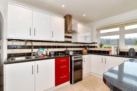 41 Edgeworth Close, Whyteleafe, CR3 0BW