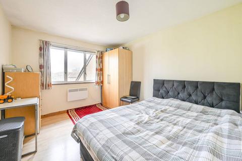 17 York Close, London, E6 5QN