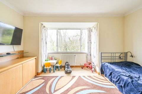 17 York Close, London, E6 5QN
