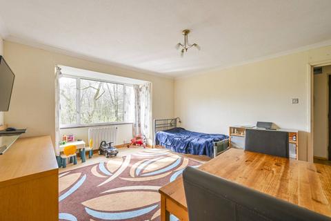 17 York Close, London, E6 5QN