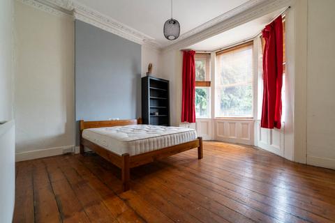 2 bedroom flat for sale - Hainault Road, London E11