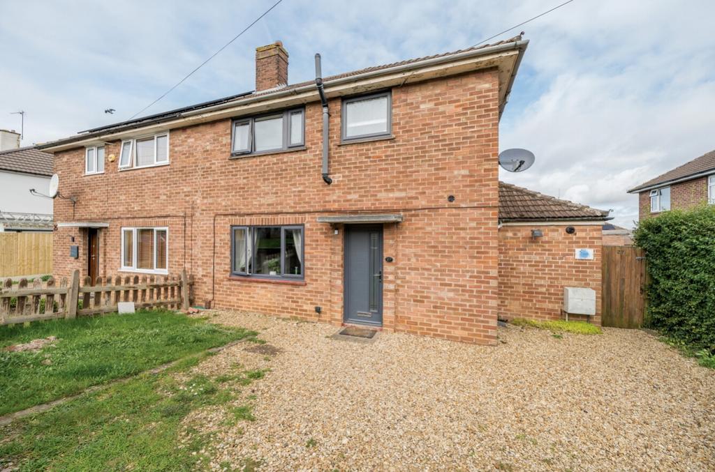 Tennyson Avenue, Grantham... 3 bed semidetached house for sale £185,000