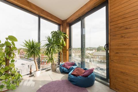 2 bedroom flat to rent - Milner Road, South Wimbledon, London, SW19