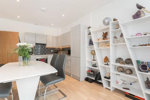 2 bedroom flat to rent - Milner Road, South Wimbledon, London, SW19