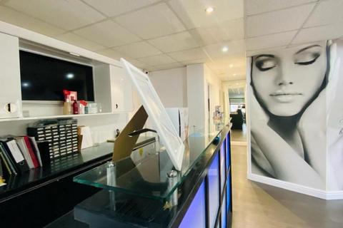 Healthcare facility for sale, Virtual Freehold (Long Leasehold 114 years remaining) Beauty Salon Located in Berry Hill, Mansfield