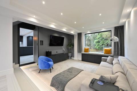 4 bedroom detached house to rent, Waverley Drive, Chertsey, KT16, Chertsey, KT16