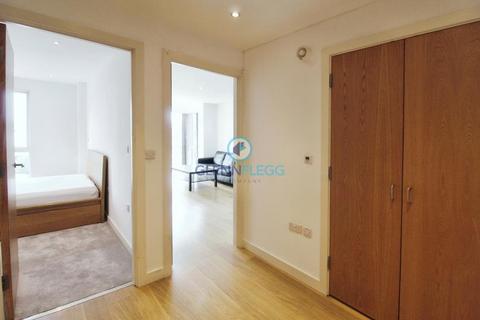 1 bedroom flat to rent, Lexington Apartments, Slough