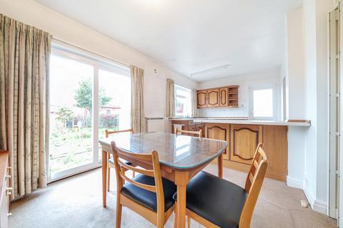 3 bedroom semi-detached house for sale - Station Road, Hayes, UB3
