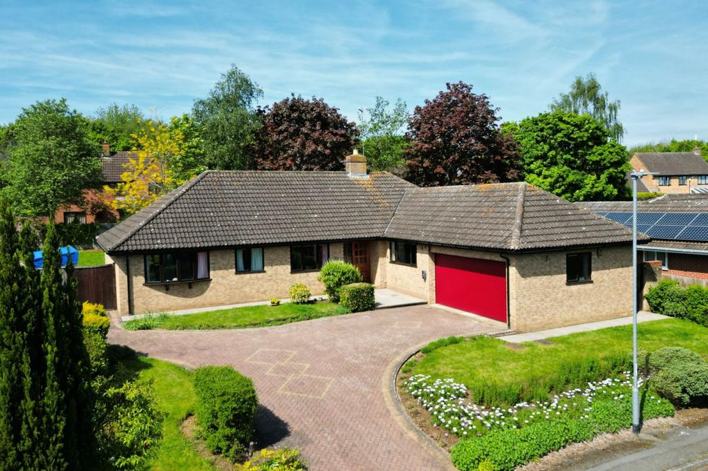 Gurston Rise, Rectory Farm, Northampton NN3 5HY 4 bed detached bungalow