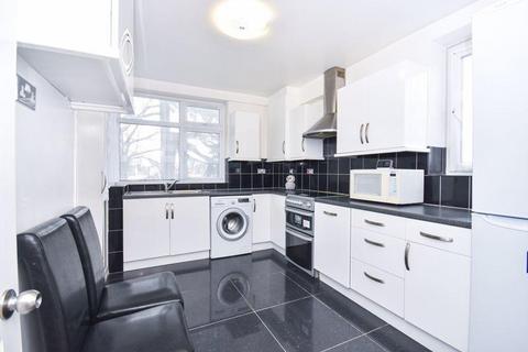 3 bedroom flat to rent - Scrutton Close, Clapham, SW12
