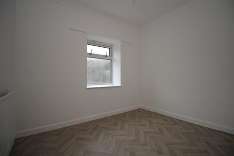 2 bedroom flat to rent, High Street, Bridgend, CF32 7AD