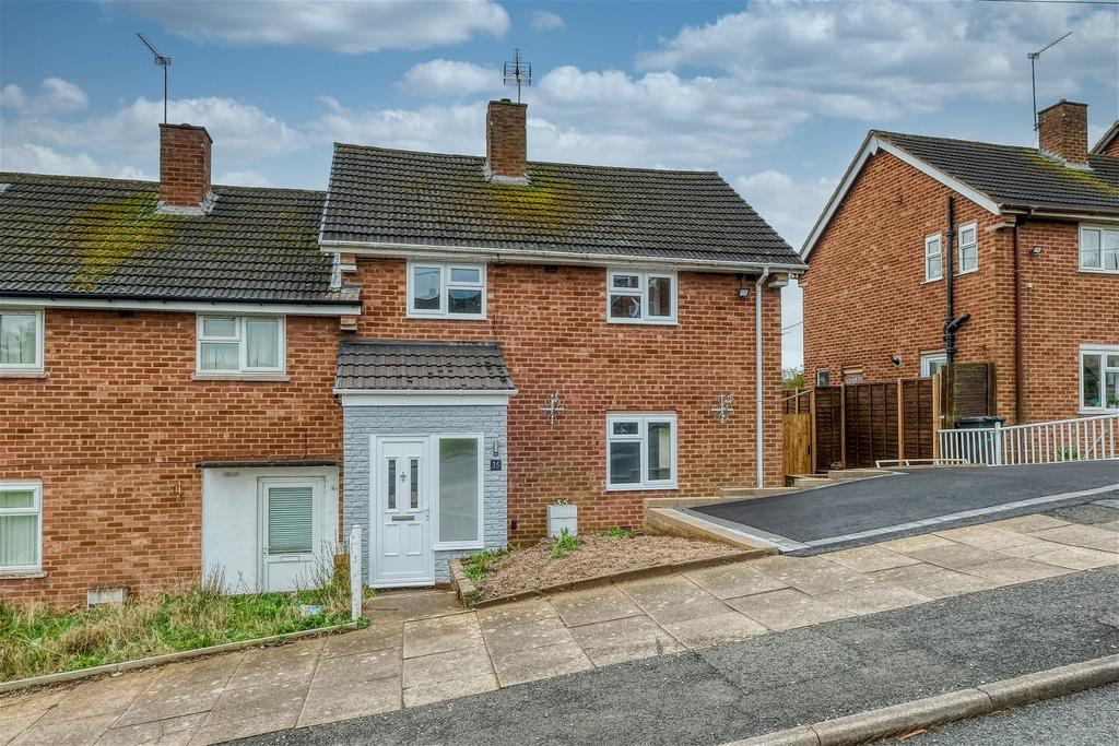 Auxerre Avenue, Greenlands, Redditch... 3 bed semidetached house for