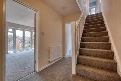 35 Auxerre Avenue, Redditch, B98 7QW