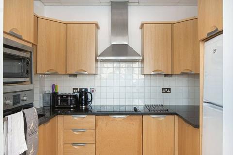 2 bedroom penthouse to rent, 2 Greens End,, London, SE18
