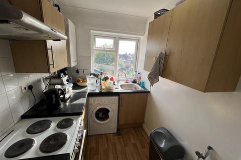 Flat B, 20b Winslow Grove, London, E4 6EU