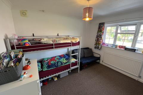 Flat B, 20b Winslow Grove, London, E4 6EU