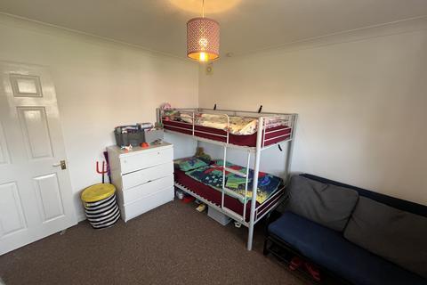 Flat B, 20b Winslow Grove, London, E4 6EU