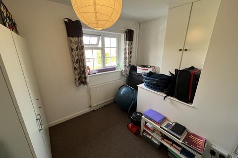 Flat B, 20b Winslow Grove, London, E4 6EU