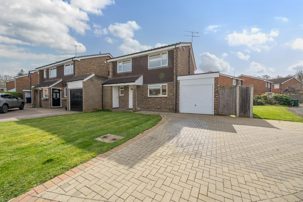 GOLDSWORTH PARK 4 bed link detached house for sale £625,000