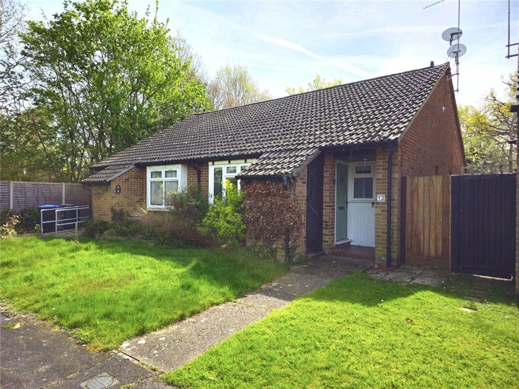 Caradon Close, Woking, Surrey, GU21 2 bed bungalow for sale £365,000